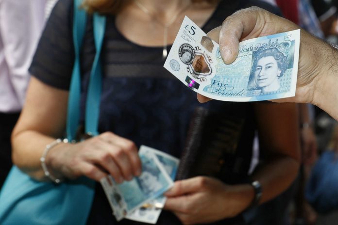 Research finds 60% of budget-conscious Brits will use cash this Christmas