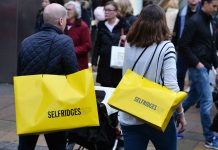 Selfridges to ban all plastic-based cosmetic glitter by 2021 Selridges to ban all plastic-based cosmetic glitter by 2021
