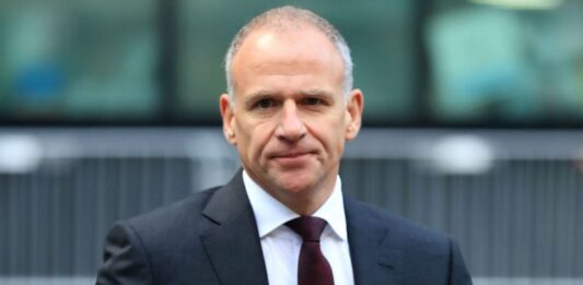 Tesco Dave Lewis Sir Terry Leahy pay package Ken Murphy