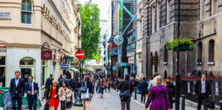Retail sales jump in August as online boom offsets struggling high streets