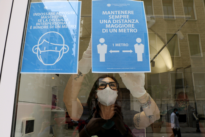 Italy travel tourism covid-19 pandemic lockdown coronavirus second wave Italian retail