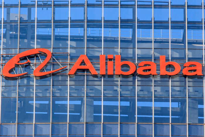 Alibaba Farfetch investment luxury