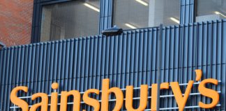 Sainsbury’s is facing further pressure to pass a resolution to pay its direct staff and contracted workers the living wage.