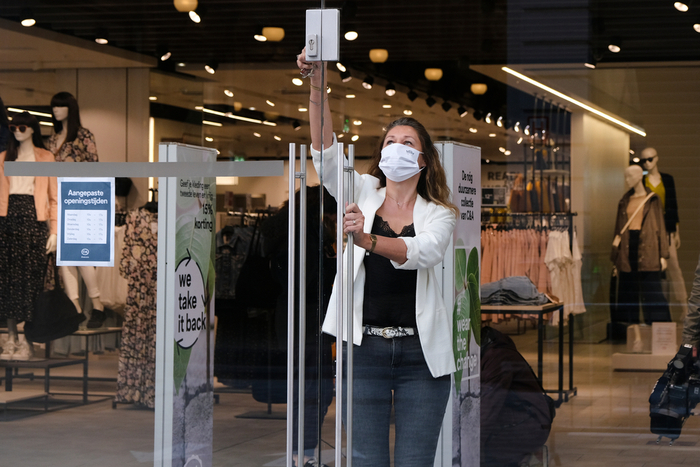 Robert Jenrick covid-19 pandemic lockdown