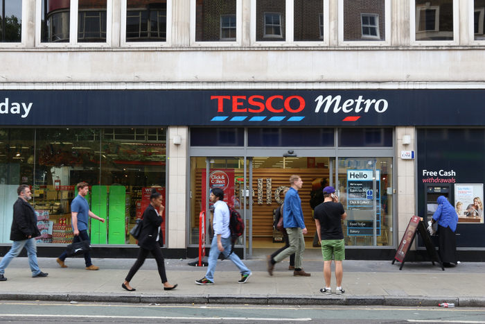 Supermarket giant Tesco has outperformed its rivals over the key Christmas period, achieving its highest grocery market share since January 2018.