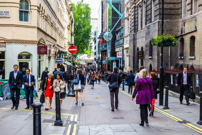 Springboard reveals that footfall in UK retail destinations rose by 4.9% last week from the week before, with rises of 6.9% in high streets.