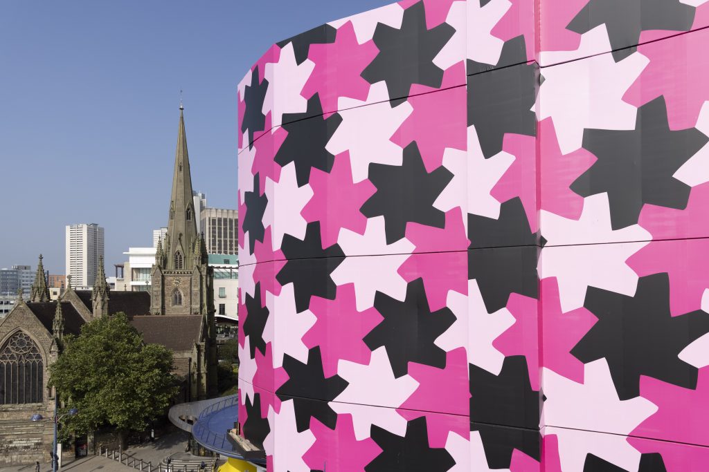 Selfridges transforms the outside of its iconic Birmingham store to showcase a new black and pink patterned design titled Infinity Pattern 1.