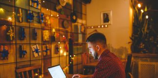 How can smaller and independent retailers have a successful Christmas trading season post-pandemic as they compete with giants?