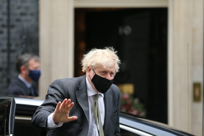 Boris Johnson in face mask as trade union calls for covid safety measures