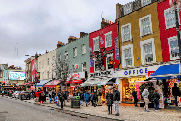 Early signs of the confidence shown by workers returning to their offices meant there was a boost for UK high street footfall in the latest week.