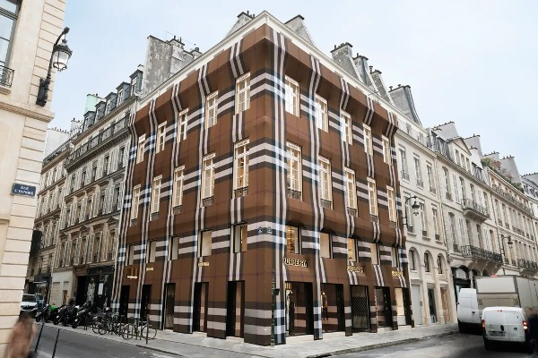 Burberry unveils its new global design concept at its new Paris flagship store