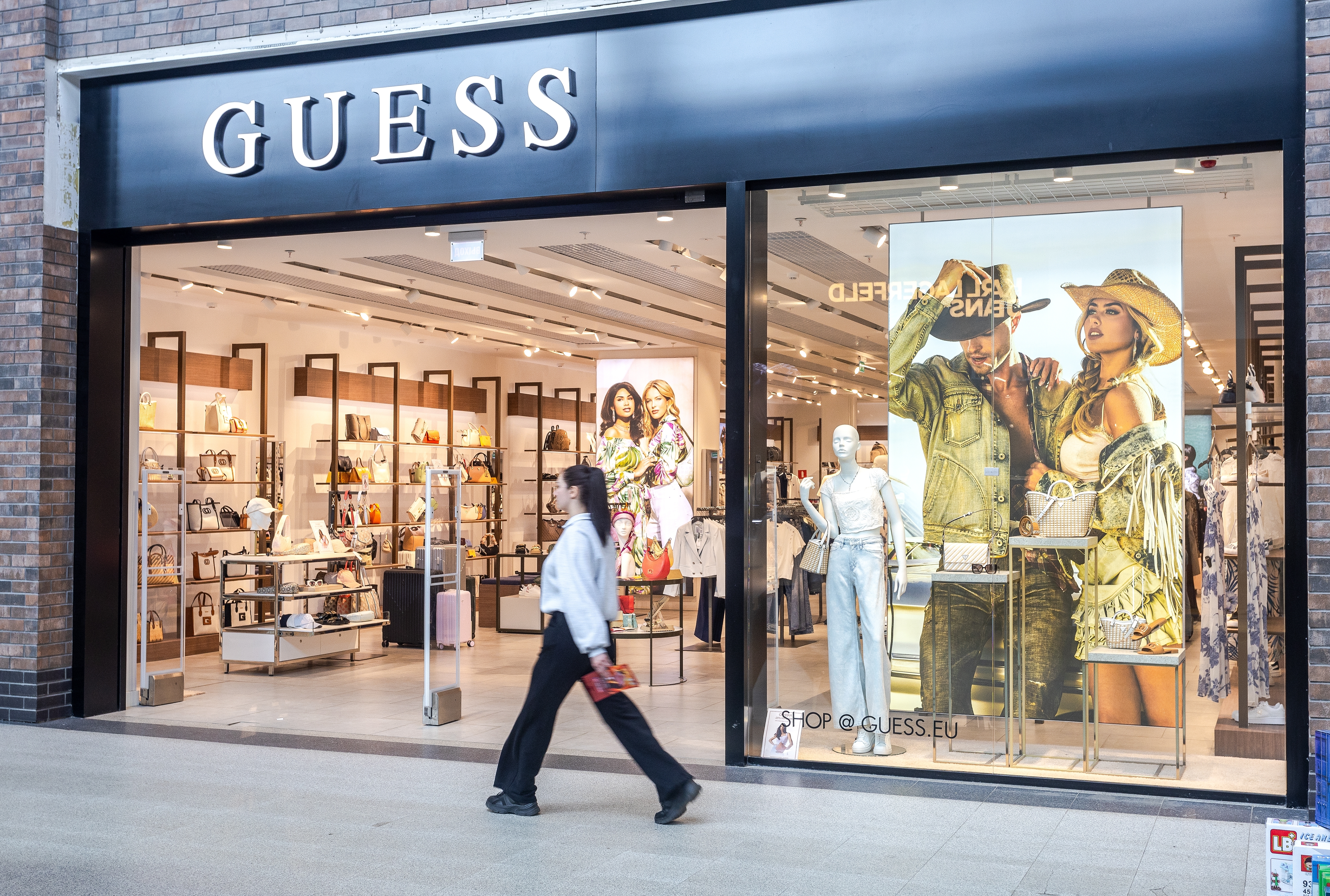 Guess? has been taken private following the completion of its takeover by Authentic Brands Group, bringing an end to the fashion group’s listing on the New York Stock Exchange.