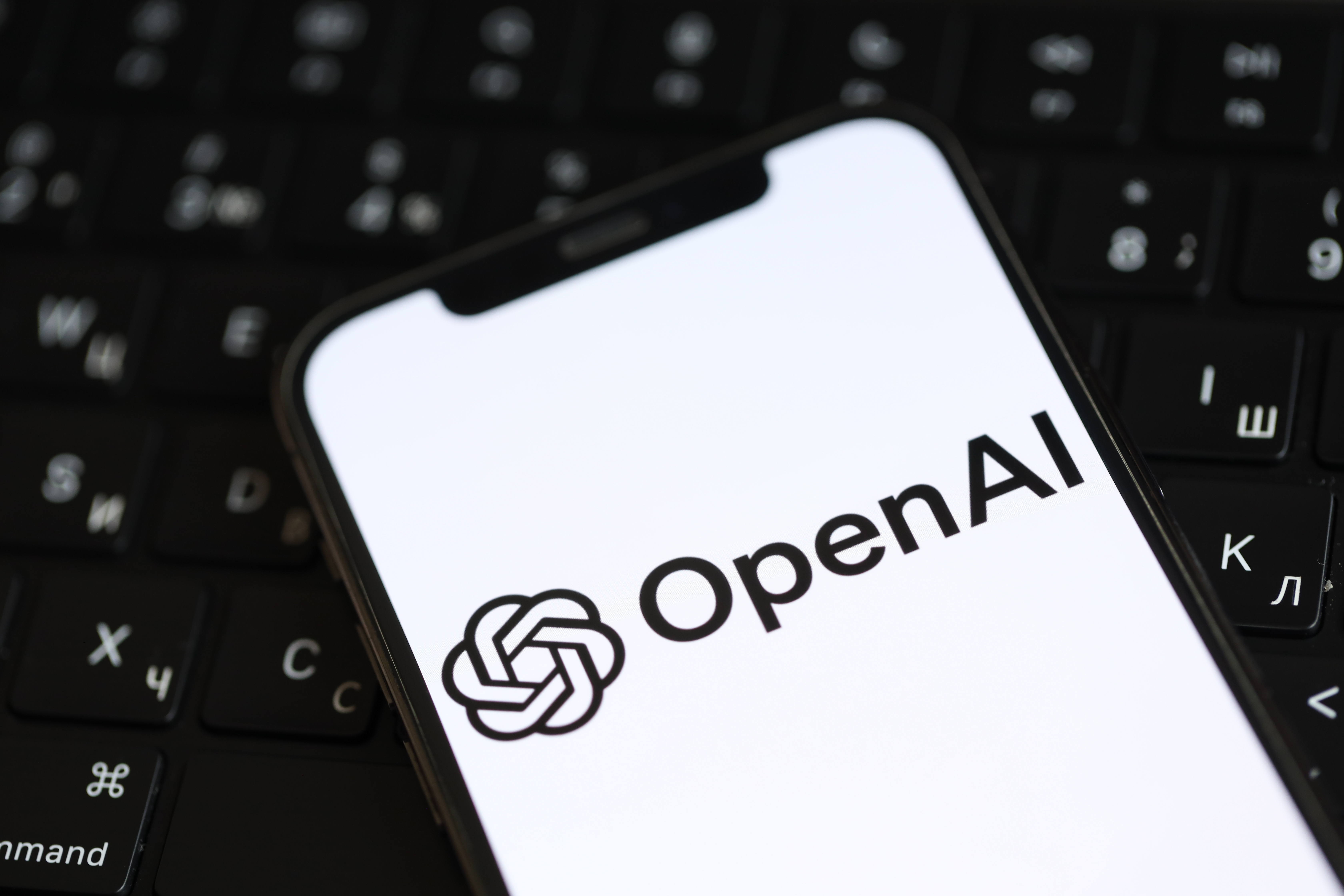 Retailers are facing a new visibility battle as shoppers increasingly turn to artificial intelligence to discover products, compare options and decide where to buy, according to AI experts.