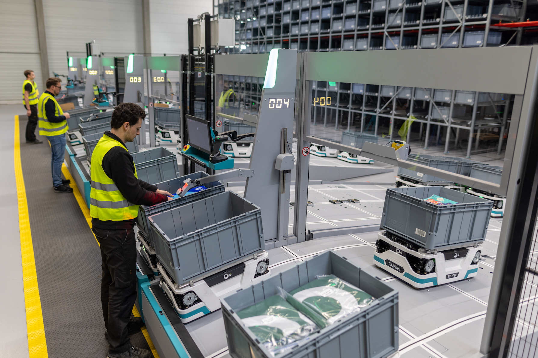 Guess deploys 127 warehouse robots to ramp up fulfilment