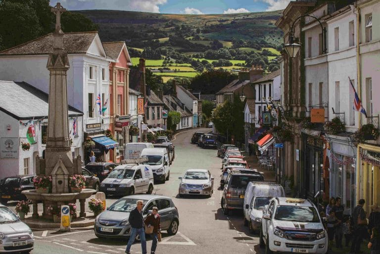 High street shoppers want fewer vaping stores & more family-run businesses